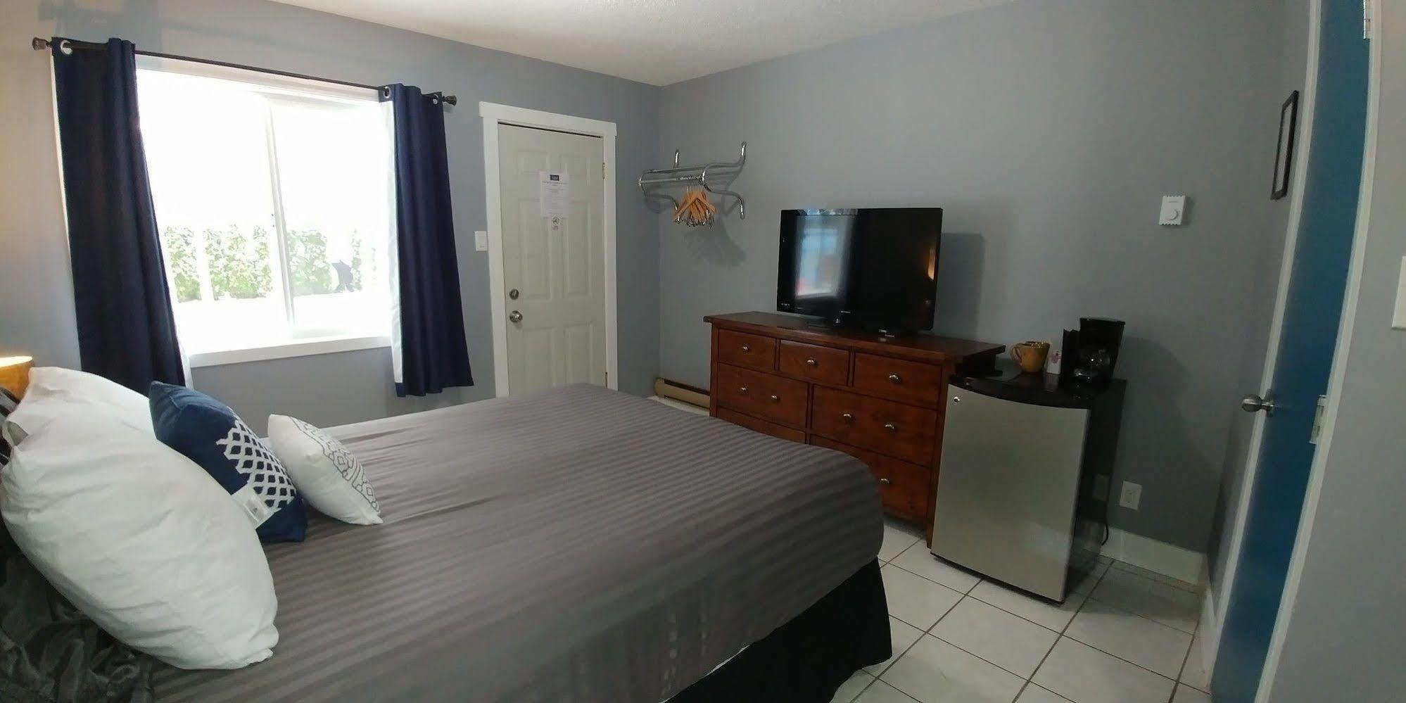 Naramata Courtyard Suites Exterior foto