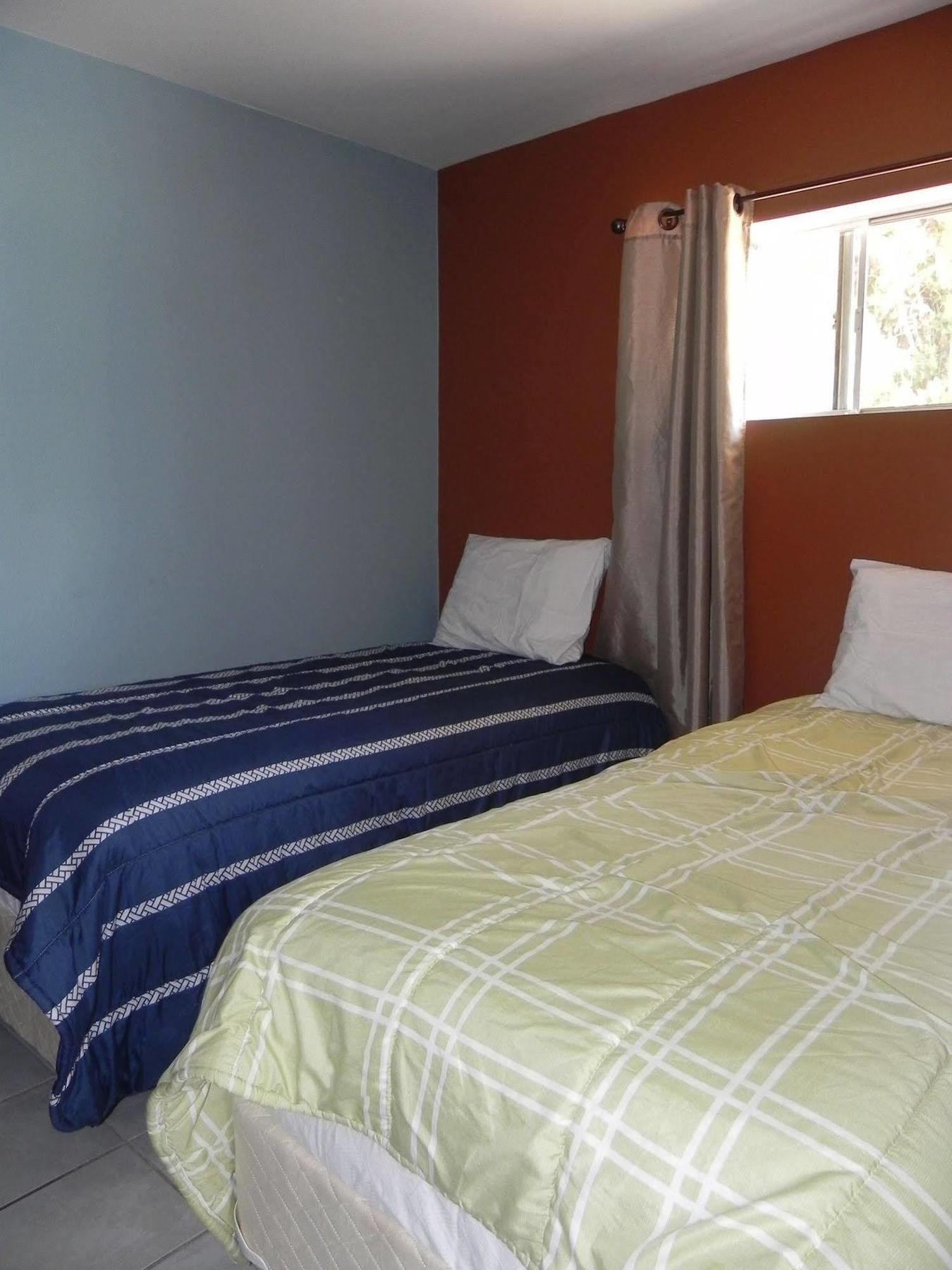 Naramata Courtyard Suites Exterior foto
